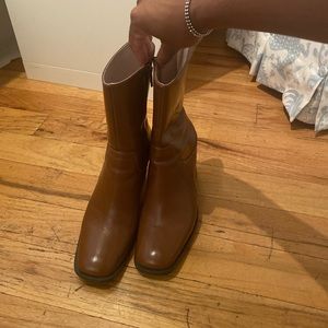 INTENTIONALLY BLANK brown boots! Perfect for fall